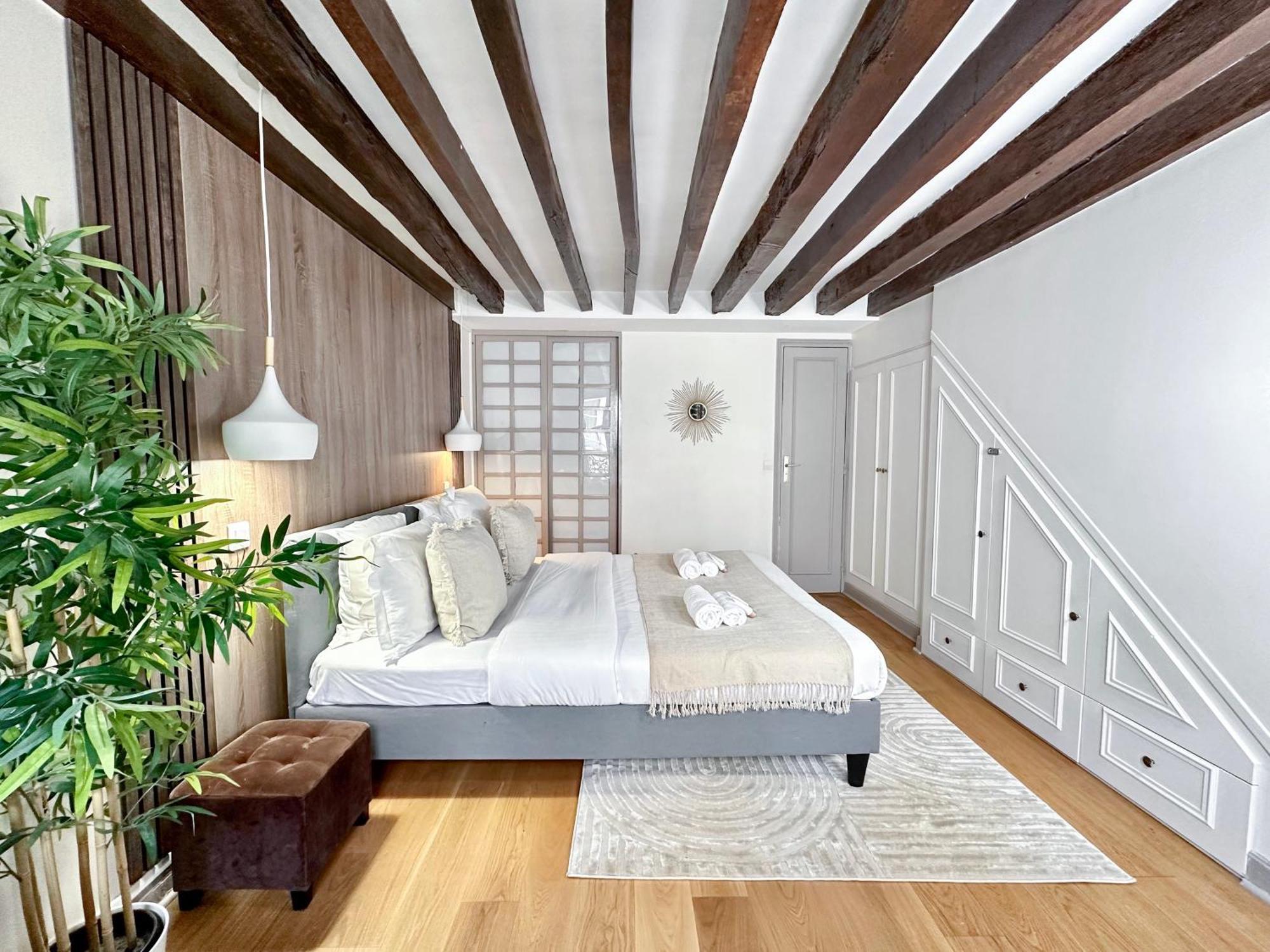 Unique & Beautiful Duplex In Saint-Germain Apartment Paris Ngoại thất bức ảnh