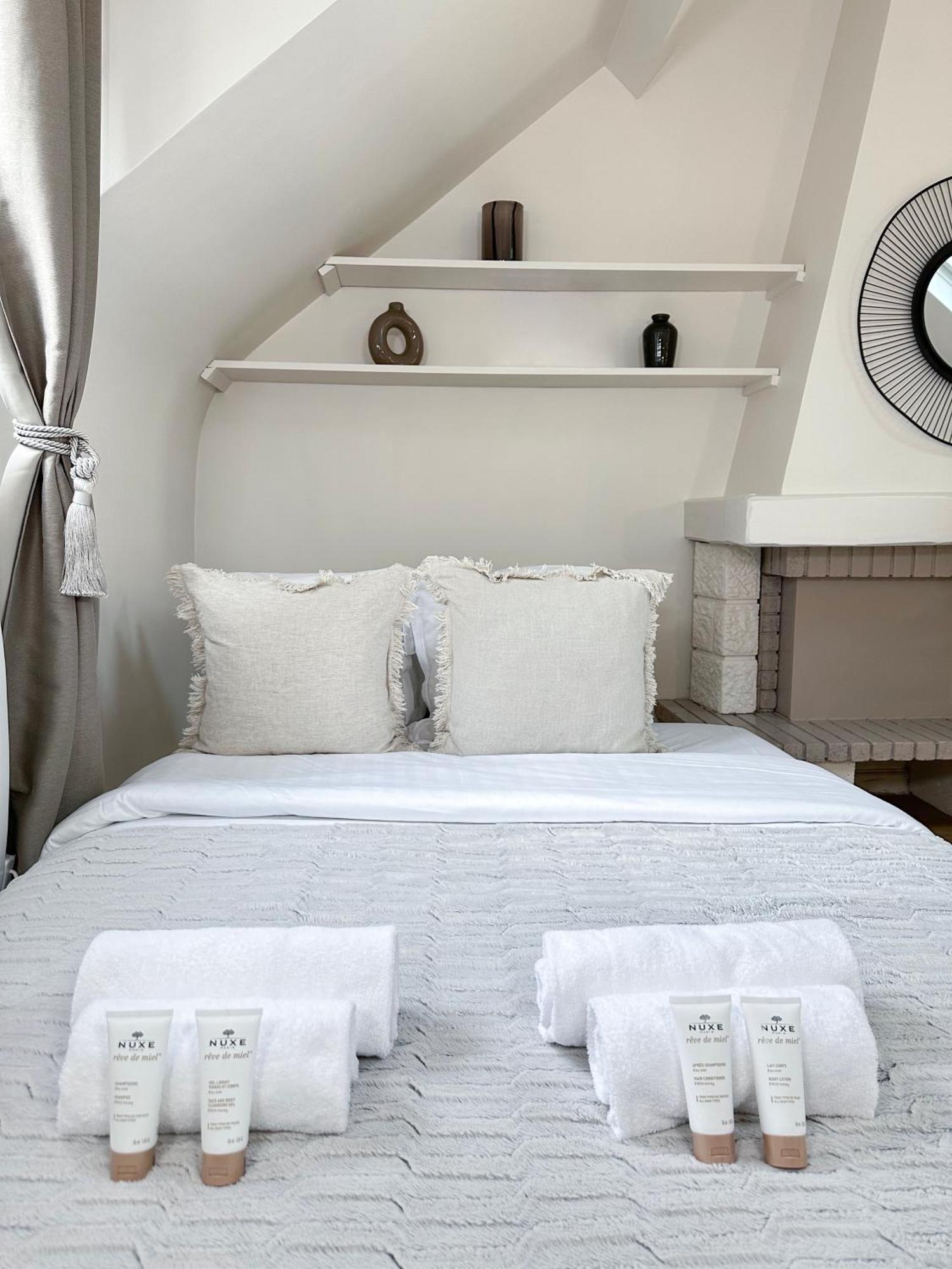 Unique & Beautiful Duplex In Saint-Germain Apartment Paris Ngoại thất bức ảnh